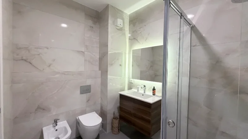 Tirane, jepet me qera apartament 1+1+Ballkon Kati 2, 73 m² 600 € (Rruga Dritan Hoxha)