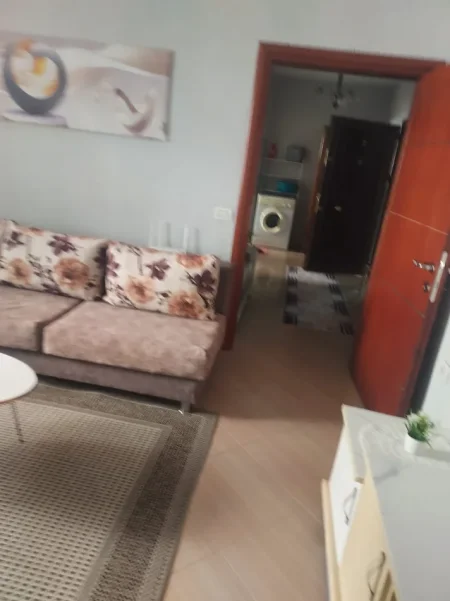 Pogradec, jepet me qera 1+1+Ballkon Kati 2, 40 € (Rruga e stadiumit)