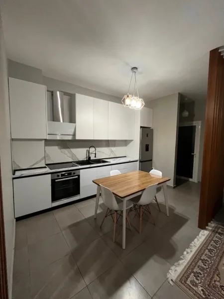 Tirane, jepet me qera apartament 1+1+Ballkon , 70 m² 450 € (Terminali jug veri)
