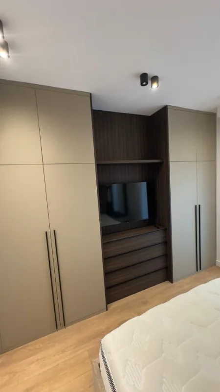 Tirane, jepet me qera apartament 1+1+Ballkon Kati 8, 69 m² 800 € (Porcelan /Rr.Xhanfize Keko)