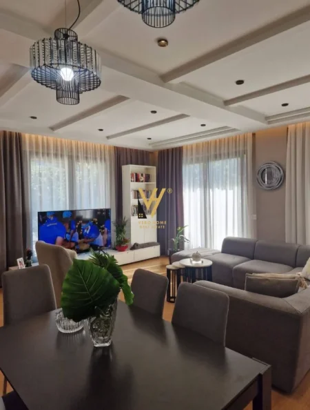 Tirane, jepet me qera apartament 3+1+Ballkon Kati 1, 130 m² 1.250 € (VENUE CLUB)