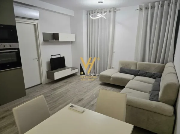 Tirane, jepet me qera apartament 1+1+Ballkon Kati 2, 65 m² 620 € (ALI DEMI)
