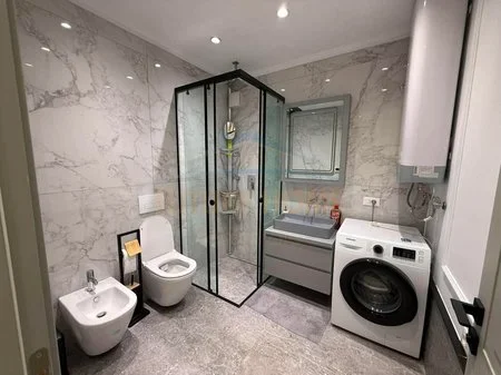 Tirane, jepet me qera apartament 1+1 Kati 6, 85 m² 550 € (Vila L/2, Unaza e Re)