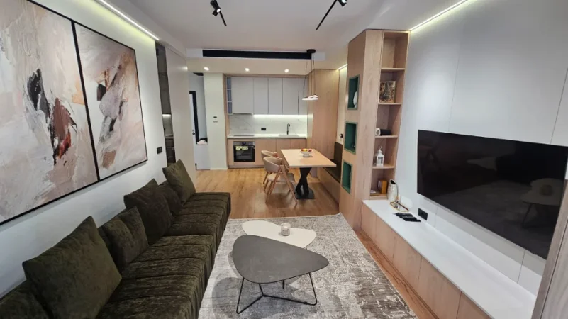 Tirane, jepet me qera apartament 1+1 Kati 10, 75 m² 900 € (Mine Peza)