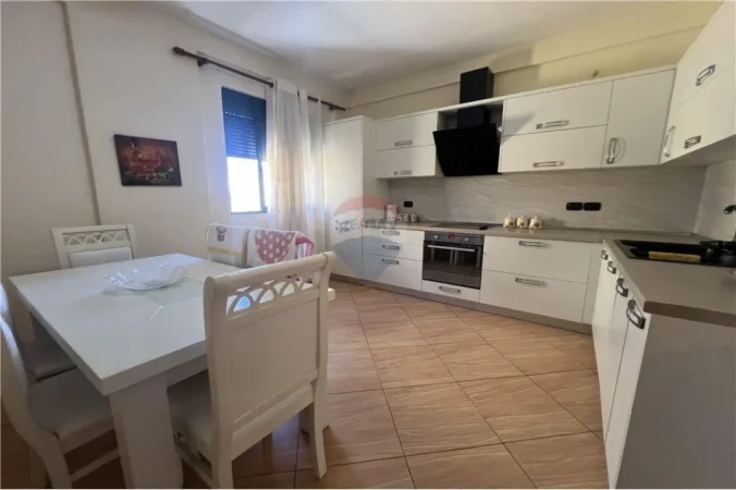 Vlore, shitet apartament 2+1 Kati 4, 110 m² 138.500 € (Rruga Gjergj Kastrioti (Transballkanike), Vlorë)