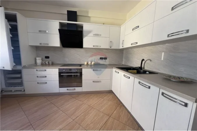 Vlore, shitet apartament 2+1 Kati 4, 110 m² 138.500 € (Rruga Gjergj Kastrioti (Transballkanike), Vlorë)