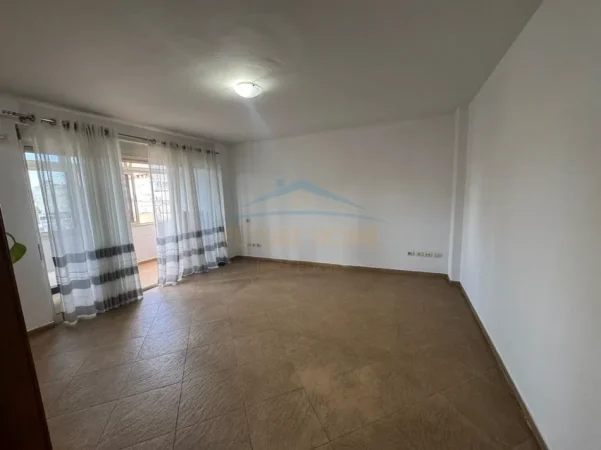 Tirane, jepet me qera ambjent biznesi Kati 6, 122 m² 800 € (Sheshi Avni Rustemi)