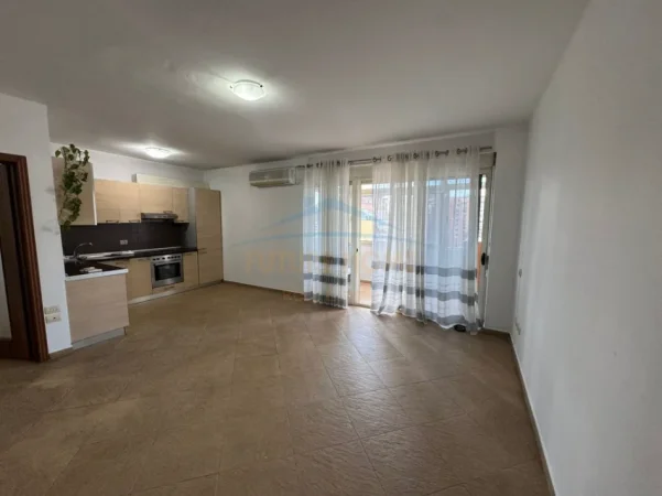 Tirane, jepet me qera ambjent biznesi Kati 6, 122 m² 800 € (Sheshi Avni Rustemi)
