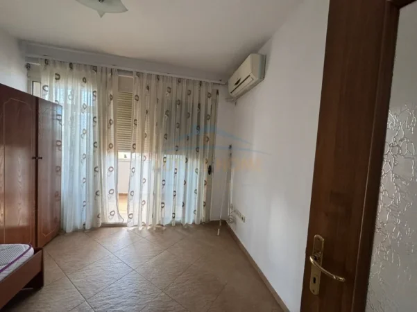 Tirane, jepet me qera ambjent biznesi Kati 6, 122 m² 800 € (Sheshi Avni Rustemi)