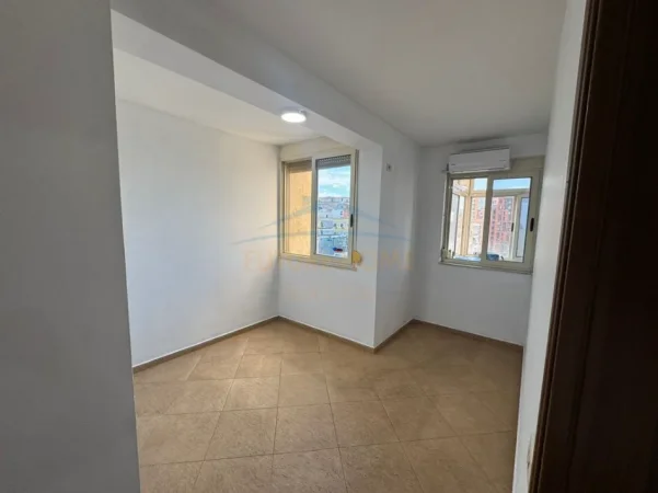 Tirane, jepet me qera ambjent biznesi Kati 6, 122 m² 800 € (Sheshi Avni Rustemi)