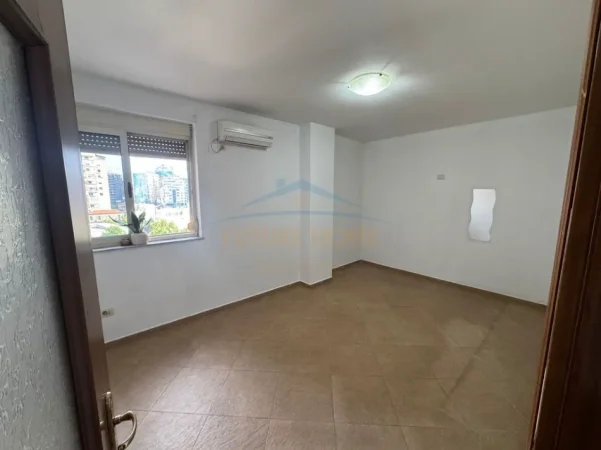 Tirane, jepet me qera ambjent biznesi Kati 6, 122 m² 800 € (Sheshi Avni Rustemi)