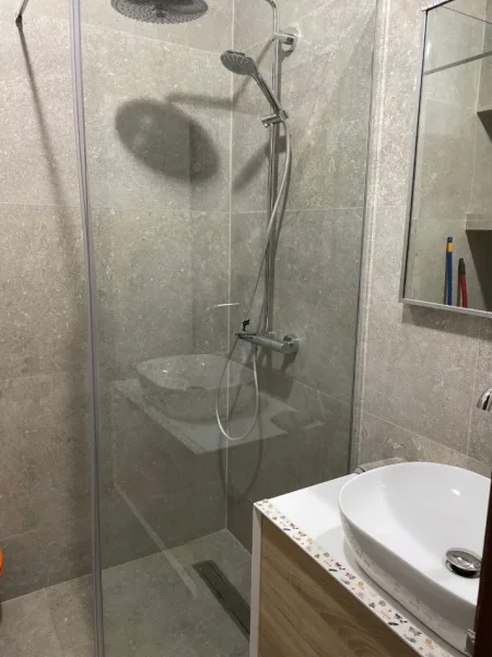 jepet me qera apartament 1+1 Kati 6, 65 m² 550 € (21 DHJETORI)