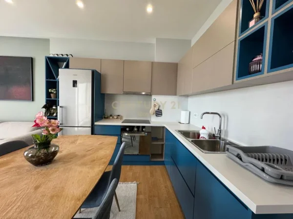 Tirane, jepet me qera apartament 1+1 Kati 4, 64 m² 700 € (21 Dhjetori ROYAL143481)