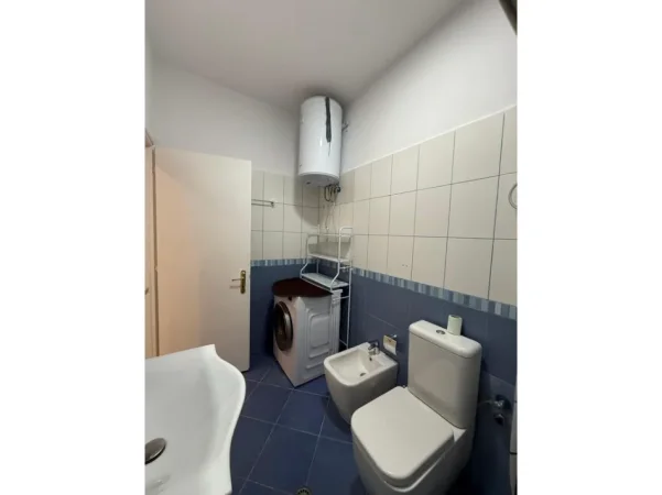 Tirane, jepet me qera apartament 1+1+Ballkon Kati 4, 64 m² 450 € 