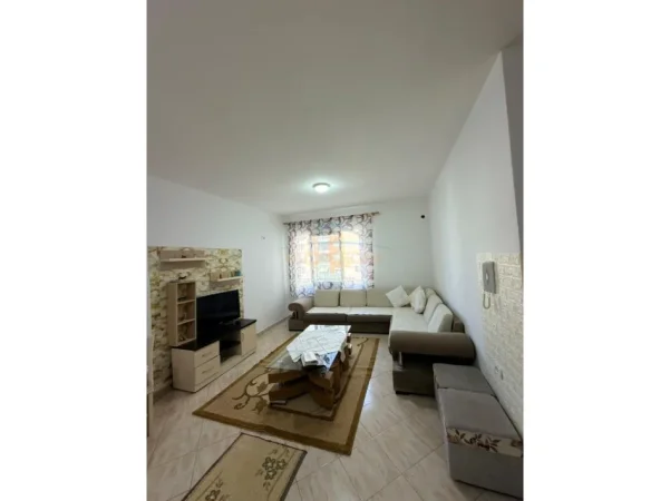 Tirane, jepet me qera apartament 1+1 Kati 1, 64 m² 430 € (Unaza e Re)