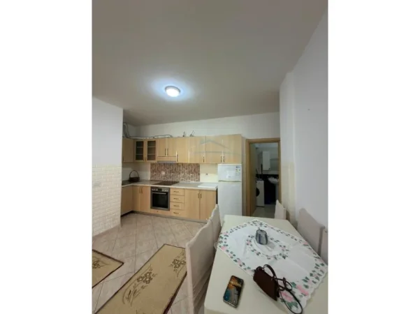 Tirane, jepet me qera apartament 1+1 Kati 1, 64 m² 430 € (Unaza e Re)