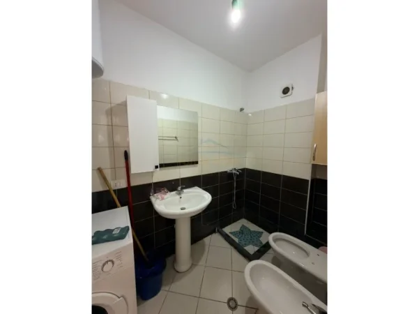 Tirane, jepet me qera apartament 1+1 Kati 1, 64 m² 430 € (Unaza e Re)