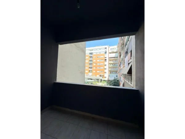Tirane, jepet me qera apartament 1+1 Kati 1, 64 m² 430 € (Unaza e Re)