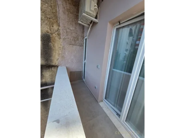 Tirane, jepet me qera apartament 2+1 Kati 4, 53 m² 890 € (Rruga e Barrikadave smart143472)