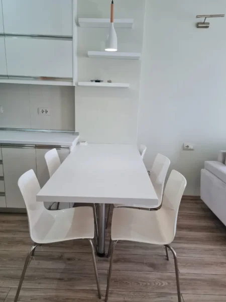 Tirane, jepet me qera apartament 1+1+Ballkon Kati 7, 60 m² 450 € (Rr. Loni Ligori, Pallati AOS Konstruksion)