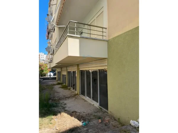 Durres, shitet ambjent biznesi 70 Metra Larg Shetitores Kryesore Kati -1, 220 m² 230.000 € (Golem,Durres)