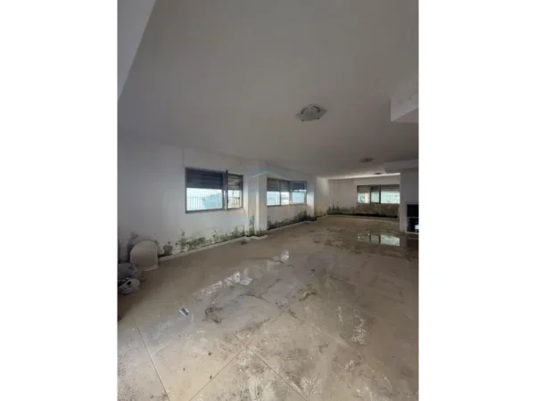Durres, shitet ambjent biznesi 70 Metra Larg Shetitores Kryesore Kati -1, 220 m² 230.000 € (Golem,Durres)