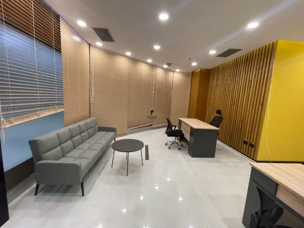 Tirane, jepet me qera zyre Kati 3, 35 m² 750 € (QENDER)