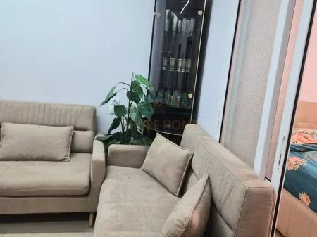 Tirane, jepet me qera 1+1 Kati 1, 88 m² 500 € 