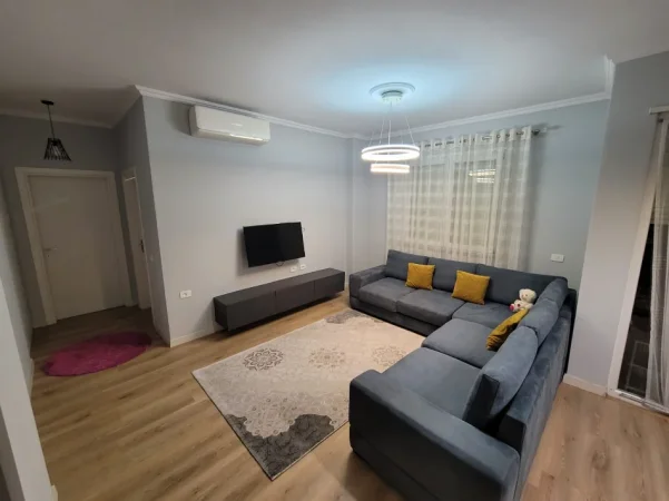 Tirane, jepet me qera apartament 2+1+Ballkon Kati 6, 86 m² 600 € (Rruga 5 Maji)