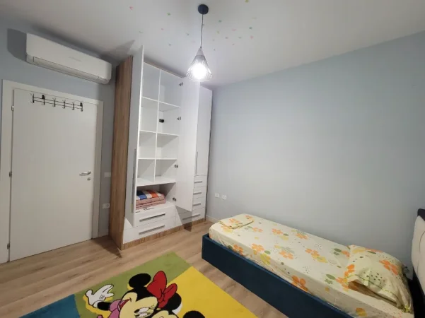 Tirane, jepet me qera apartament 2+1+Ballkon Kati 6, 86 m² 600 € (Rruga 5 Maji)