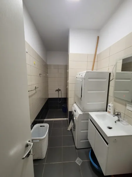 Tirane, jepet me qera apartament 2+1+Ballkon Kati 6, 86 m² 600 € (Rruga 5 Maji)