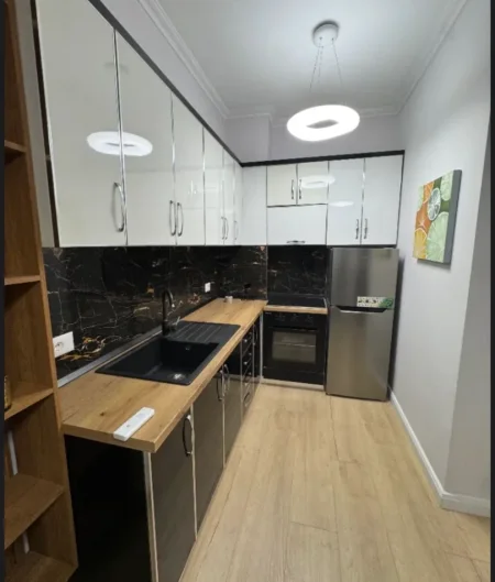 Tirane, jepet me qera apartament 1+1+Ballkon Kati 5, 70 m² 500 € (ASTIR)