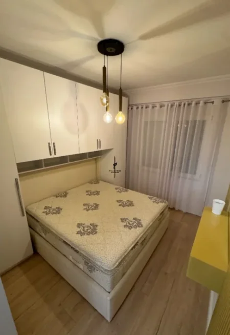 Tirane, jepet me qera apartament 1+1+Ballkon Kati 5, 70 m² 500 € (ASTIR)