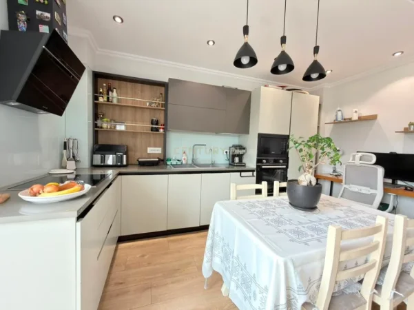 Tirane, jepet me qera apartament 1+1+Ballkon Kati 5, 65 m² 450 € (Ali Dem)