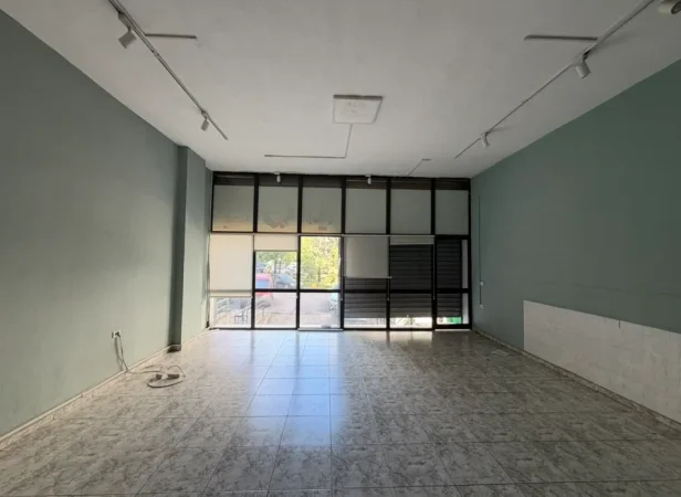 Tirane, jepet me qera dyqan Kati 0, 82 m² 800 € (https://maps.app.goo.gl/Ab3mJW12XYSkT5pW7?g_st=ic)