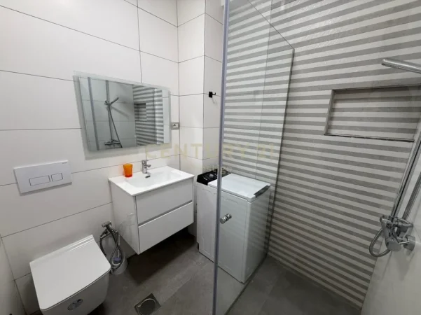 Tirane, jepet me qera apartament 1+1+Ballkon Kati 2, 70 m² 750 € (Pazari i Ri)