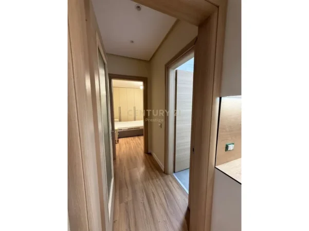Tirane, jepet me qera apartament 1+1+Ballkon Kati 2, 70 m² 750 € (Pazari i Ri)