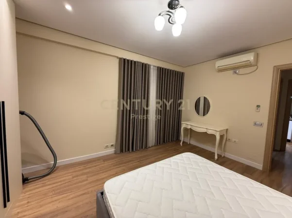 Tirane, jepet me qera apartament 1+1+Ballkon Kati 2, 70 m² 750 € (Pazari i Ri)