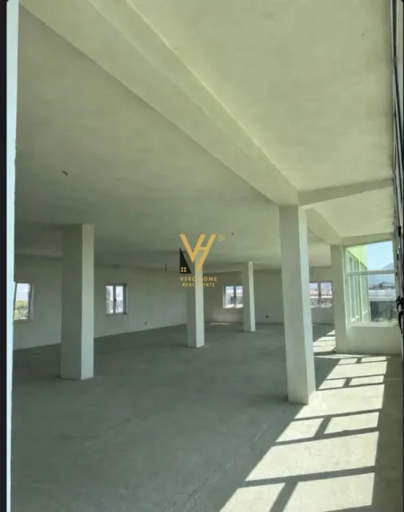 Tirane, jepet me qera ambjent biznesi Kati 0, 150 m² 900 € (INSTITUT)