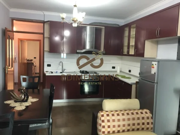Tirane, jepet me qera apartament 2+1+Ballkon Kati 5, 90 m² 650 € (rruga e dibres)