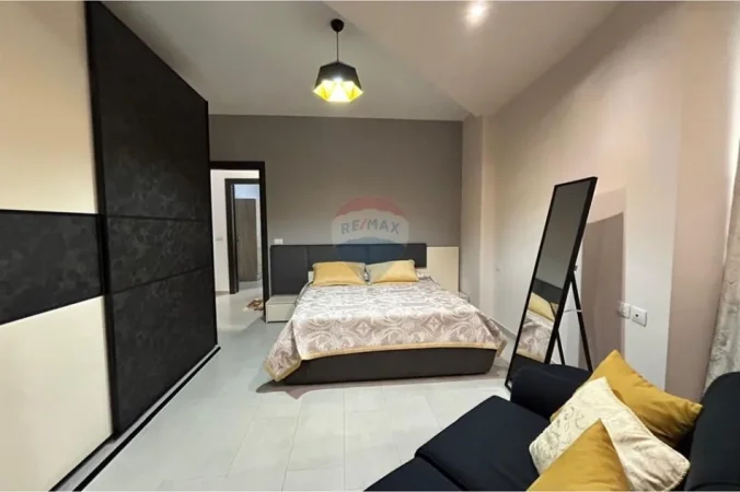 Vlore - Lungomare, jepet me qera apartament 2+1+Ballkon Kati 2, 120 m² 600 € (Rruga Cameria, Lungomare, Vlore)