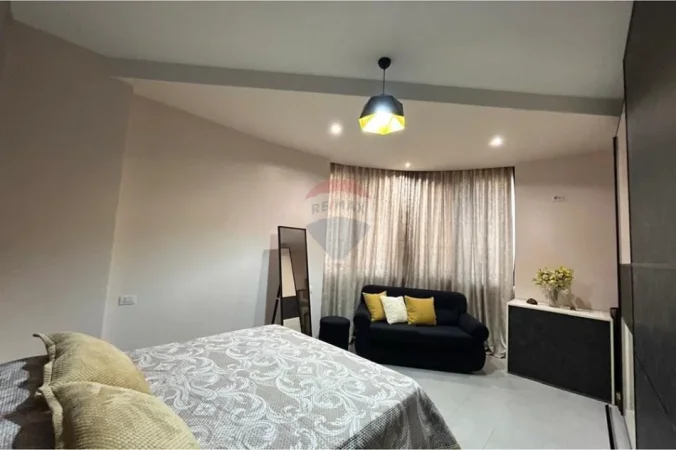 Vlore - Lungomare, jepet me qera apartament 2+1+Ballkon Kati 2, 120 m² 600 € (Rruga Cameria, Lungomare, Vlore)