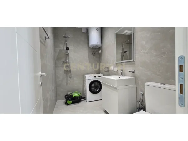 Tirane, jepet me qera apartament 1+1 Kati 6, 76 m² 400 € (Yzberisht)