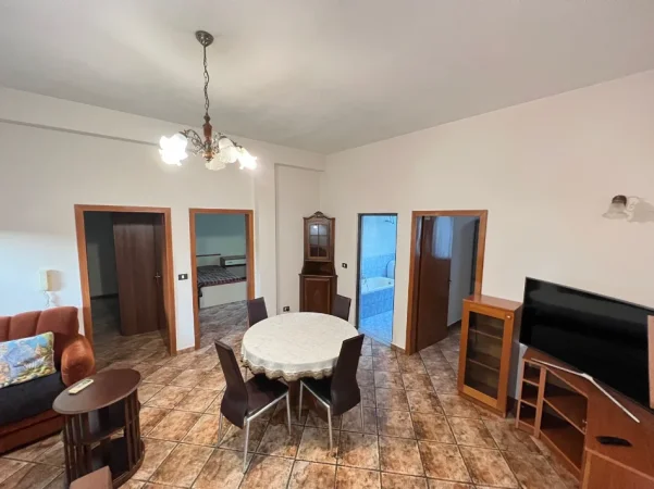 Tirane, jepet me qera apartament 1+1 Kati 2, 550 € (Rruga E Durresit)