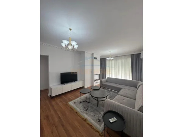 Tirane, jepet me qera apartament 2+1+Ballkon Kati 3, 134 m² 700 € (Fresk)