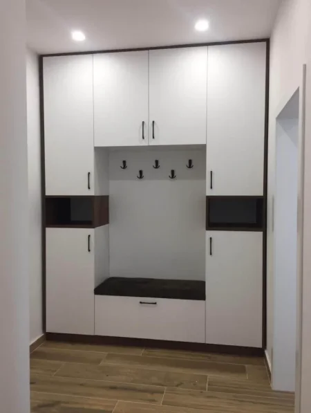 Tirane, jepet me qera apartament 2+1+Ballkon Kati 6, 100 m² 700 € (Stacioni i fundit i Tiranës së Re)