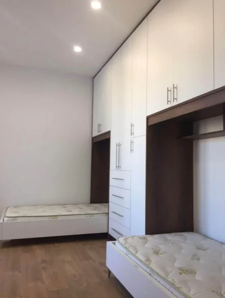 Tirane, jepet me qera apartament 2+1+Ballkon Kati 6, 100 m² 700 € (Stacioni i fundit i Tiranës së Re)