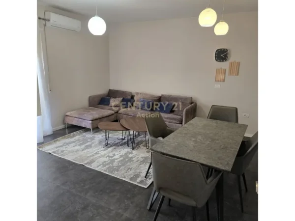 Tirane, jepet me qera apartament 2+1 Kati 6, 98 m² 700 € (Ali Demi Action107210)