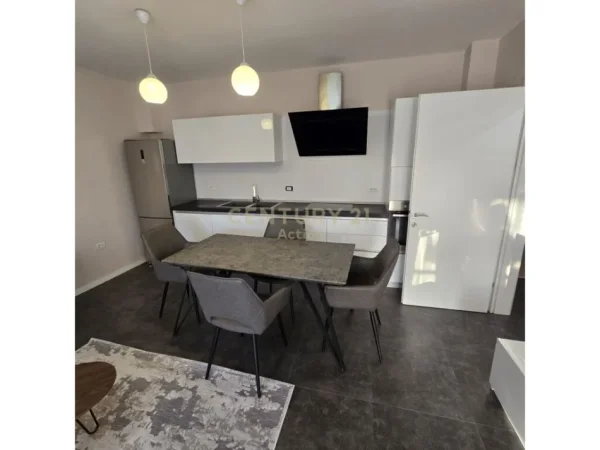 Tirane, jepet me qera apartament 2+1 Kati 6, 98 m² 700 € (Ali Demi Action107210)