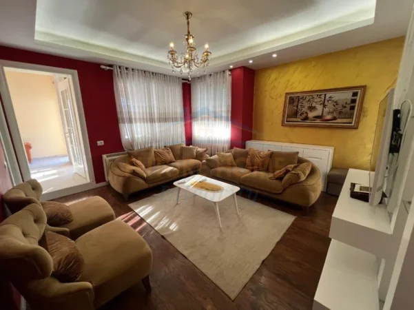 Tirane, jepet me qera apartament 1+1+Ballkon Kati 8, 86 m² 750 € (Dogana)